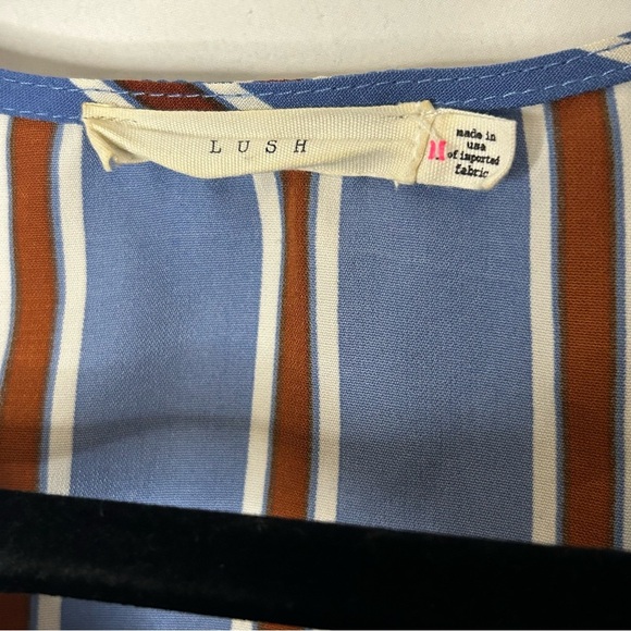 Lush Blue White and Burgundy Blouse - Picture 3 of 6